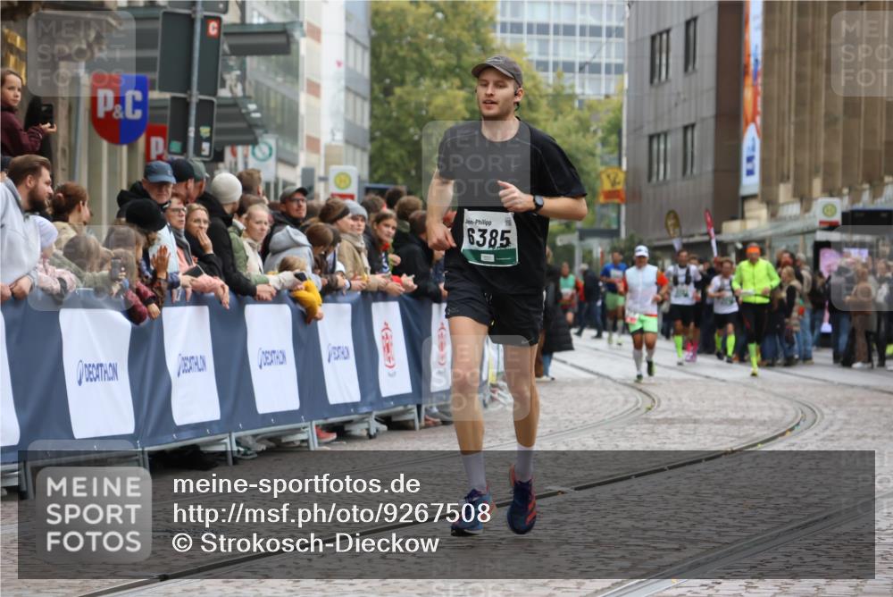 05.10.2025 - 20. swb-Marathon Bremen Strokosch-Dieckow http://msf.ph/oto/9267508 05.10.2025 12:59:36 Ziel 133, 6385 meine-sportfotos.de