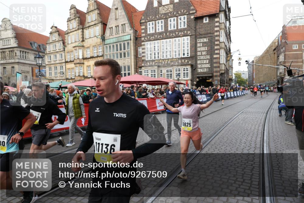 05.10.2025 - 20. swb-Marathon Bremen Yannick Fuchs http://msf.ph/oto/9267509 05.10.2025 10:52:04 Ziel 9683, 10380, 10581, 10625, 10817, 11080, 11136, 11325, 11394 meine-sportfotos.de