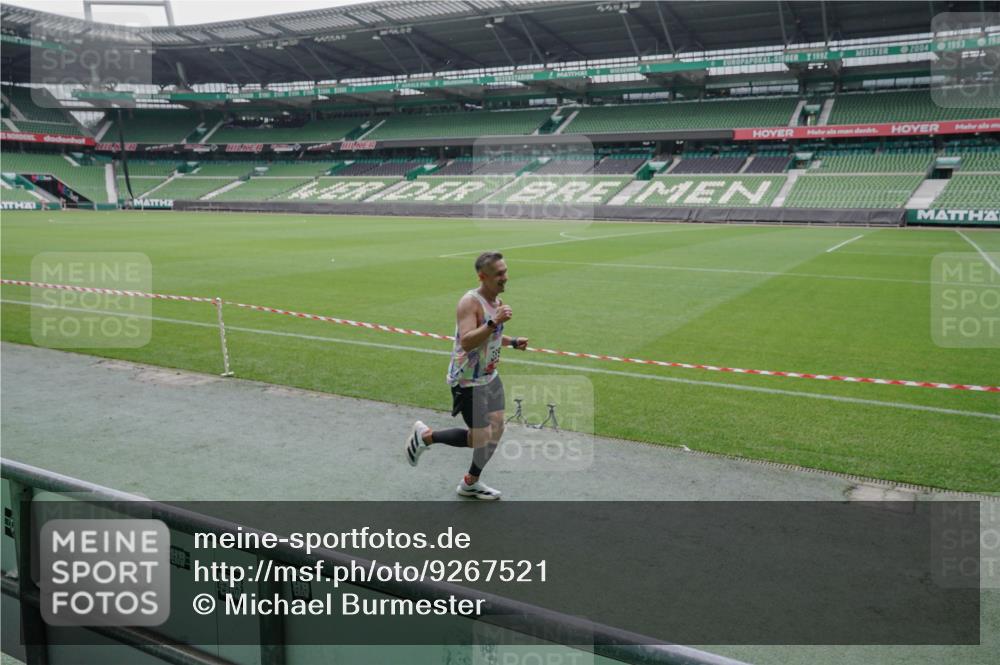05.10.2025 - 20. swb-Marathon Bremen Michael Burmester http://msf.ph/oto/9267521 05.10.2025 12:32:54 Laufen im Stadion 218, 369, 650, 664, 746, 850, 908, 1494, 1617, 1913, 1928, 2033, 2682, 4251, 6957, 141, 569, 938, 1093, 1665 meine-sportfotos.de