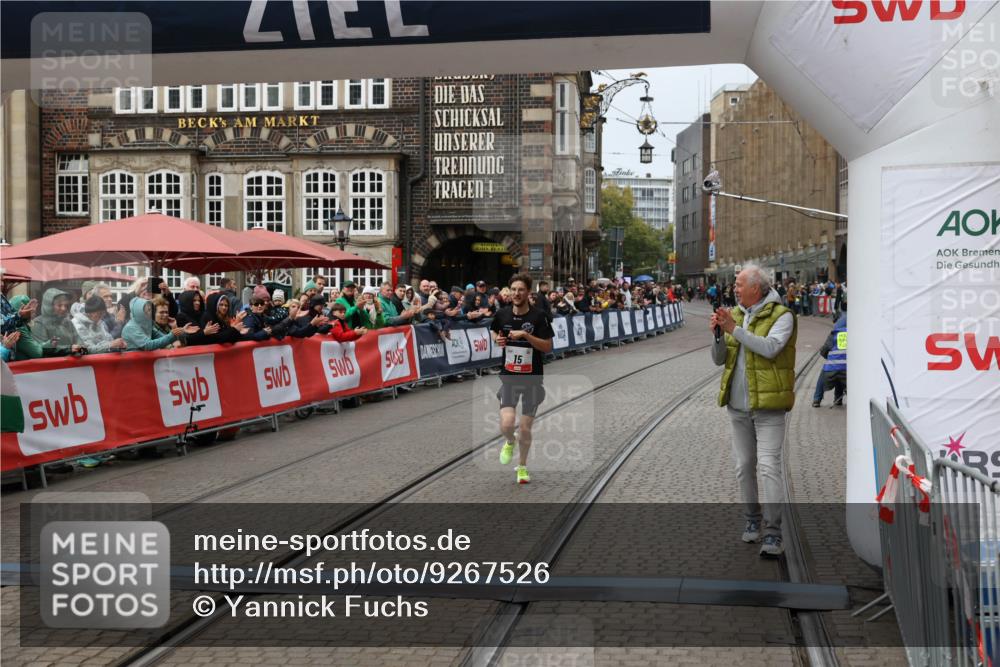 05.10.2025 - 20. swb-Marathon Bremen Yannick Fuchs http://msf.ph/oto/9267526 05.10.2025 12:10:45 Ziel 15 meine-sportfotos.de