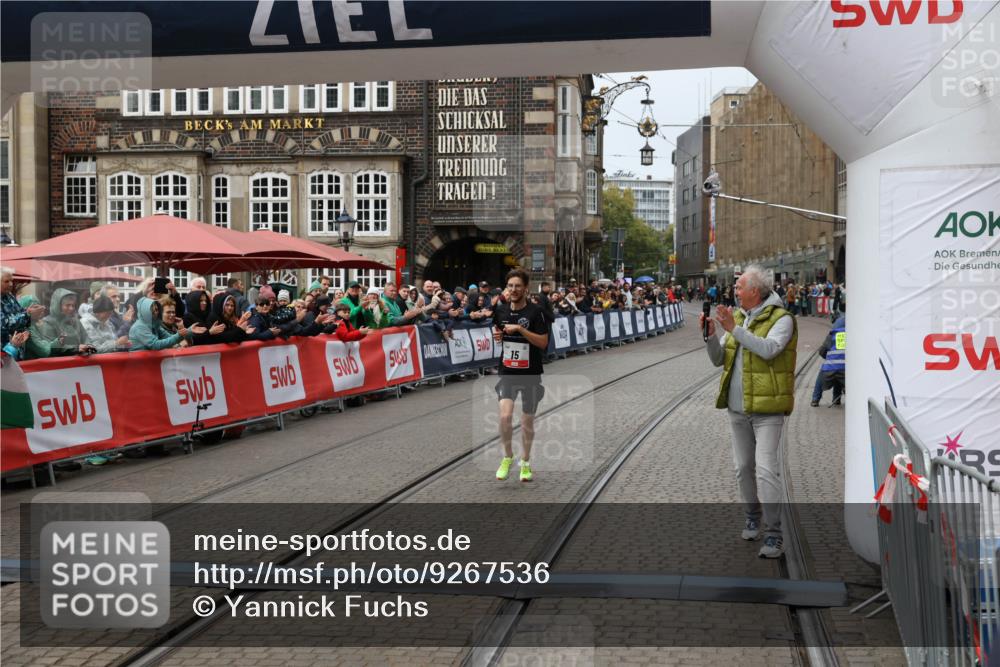 05.10.2025 - 20. swb-Marathon Bremen Yannick Fuchs http://msf.ph/oto/9267536 05.10.2025 12:10:45 Ziel 15 meine-sportfotos.de