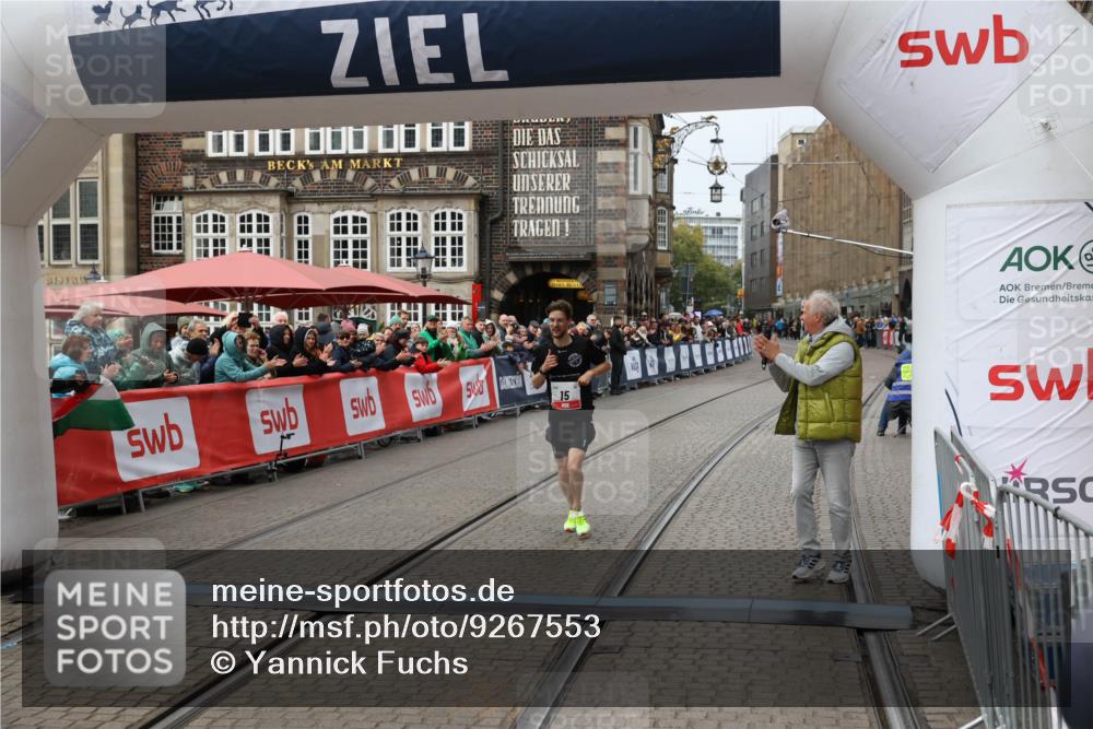 05.10.2025 - 20. swb-Marathon Bremen Yannick Fuchs http://msf.ph/oto/9267553 05.10.2025 12:10:46 Ziel 15 meine-sportfotos.de