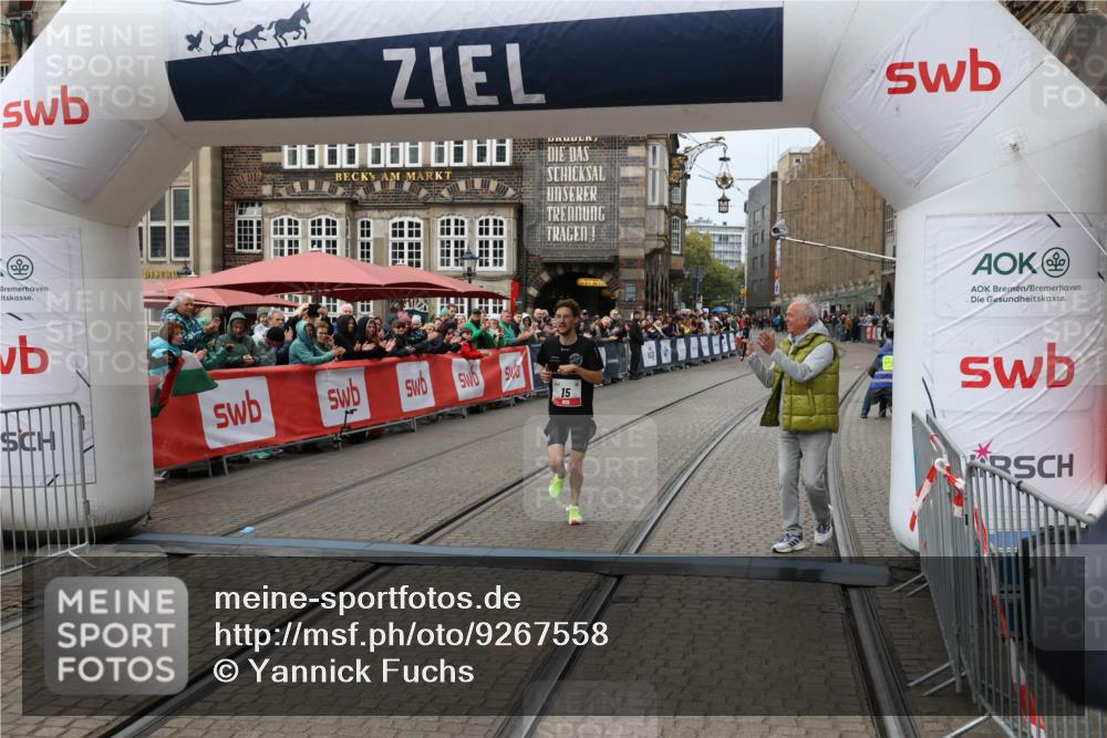 05.10.2025 - 20. swb-Marathon Bremen Yannick Fuchs http://msf.ph/oto/9267558 05.10.2025 12:10:46 Ziel 15 meine-sportfotos.de