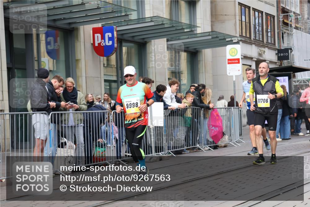 05.10.2025 - 20. swb-Marathon Bremen Strokosch-Dieckow http://msf.ph/oto/9267563 05.10.2025 11:06:10 Ziel 9178, 9205, 9357, 9619, 9764, 9998, 10239, 10404, 10611, 10640, 10699, 10732, 10912, 11027, 11143, 11169, 11195, 11233, 11270, 11324, 11365, 11485, 11605, 11706, 11721, 11746, 11747, 9178, 9205, 9357, 9619, 9764, 9998, 10239, 10404, 10611, 10640, 10699, 10732, 10912, 11027, 11143, 11169, 11195, 11270, 11324, 11365, 11605 meine-sportfotos.de