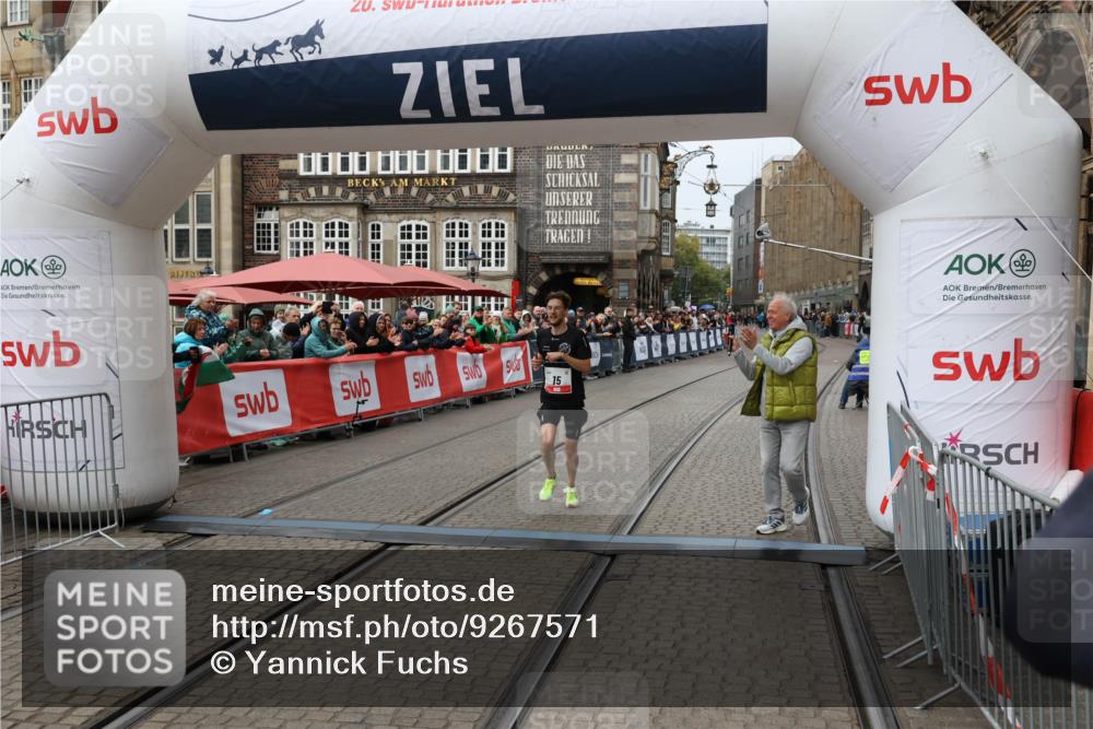 05.10.2025 - 20. swb-Marathon Bremen Yannick Fuchs http://msf.ph/oto/9267571 05.10.2025 12:10:46 Ziel 15 meine-sportfotos.de
