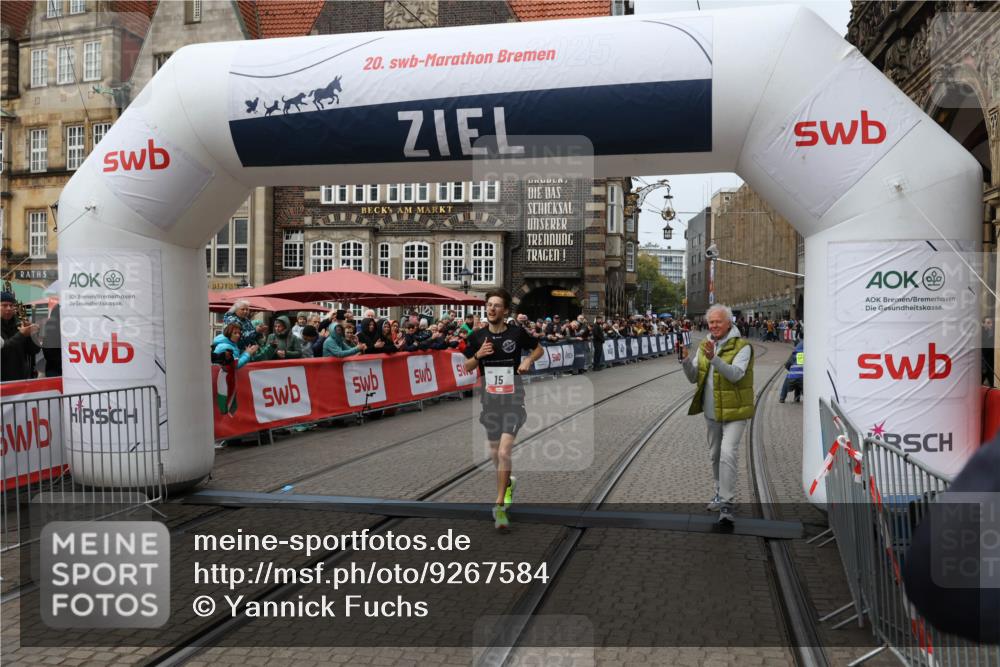 05.10.2025 - 20. swb-Marathon Bremen Yannick Fuchs http://msf.ph/oto/9267584 05.10.2025 12:10:46 Ziel 15 meine-sportfotos.de