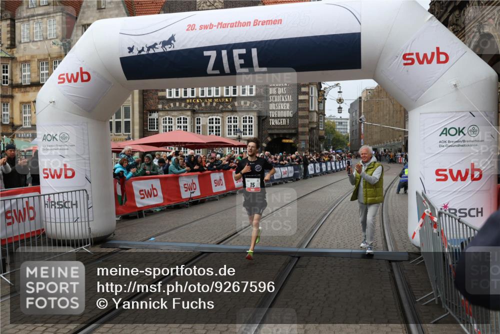 05.10.2025 - 20. swb-Marathon Bremen Yannick Fuchs http://msf.ph/oto/9267596 05.10.2025 12:10:46 Ziel 15 meine-sportfotos.de
