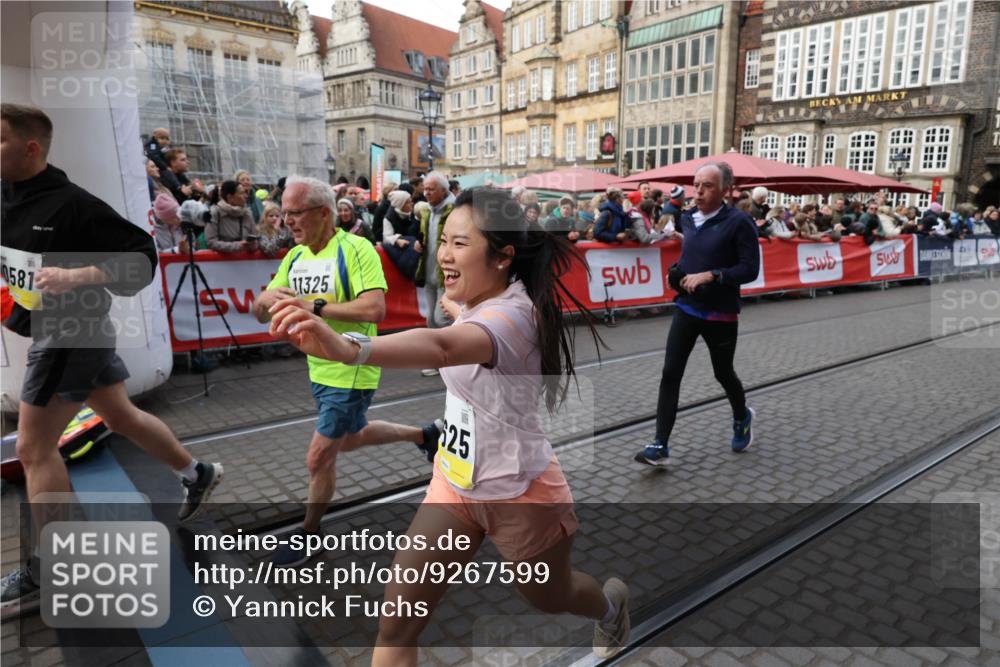 05.10.2025 - 20. swb-Marathon Bremen Yannick Fuchs http://msf.ph/oto/9267599 05.10.2025 10:52:05 Ziel 9683, 10380, 10581, 10625, 10817, 11080, 11136, 11325, 11394 meine-sportfotos.de