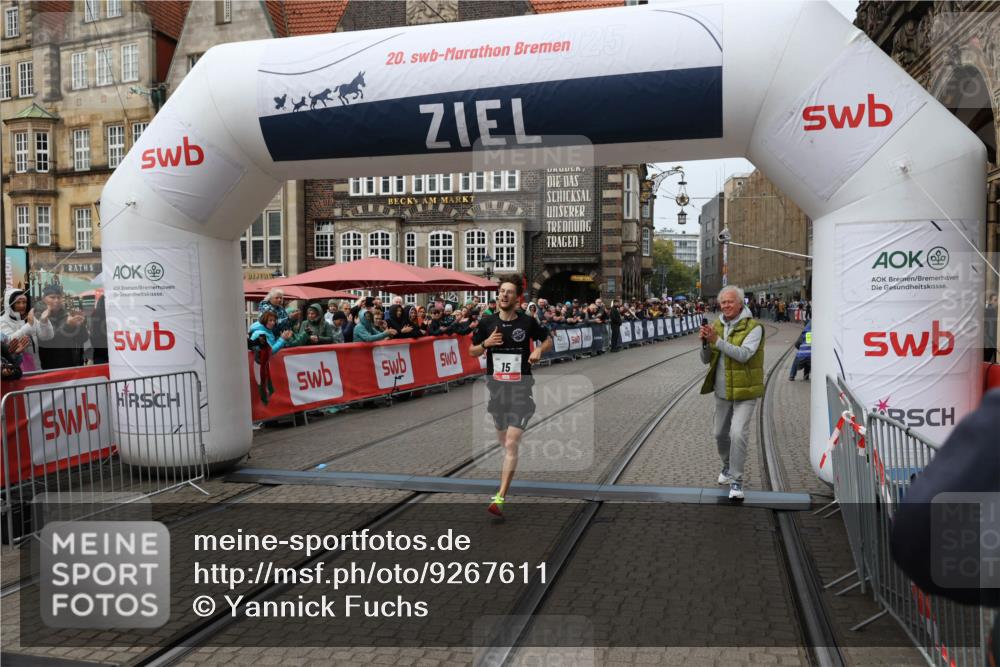 05.10.2025 - 20. swb-Marathon Bremen Yannick Fuchs http://msf.ph/oto/9267611 05.10.2025 12:10:46 Ziel 15 meine-sportfotos.de