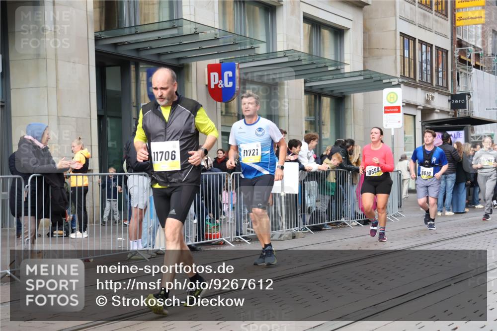 05.10.2025 - 20. swb-Marathon Bremen Strokosch-Dieckow http://msf.ph/oto/9267612 05.10.2025 11:06:13 Ziel 9178, 9357, 9619, 9764, 9998, 10239, 10498, 10611, 10640, 10699, 10732, 10912, 11027, 11143, 11195, 11233, 11270, 11324, 11365, 11485, 11565, 11605, 11706, 11721, 11746, 11747, 9178, 9357, 9619, 9764, 9998, 10239, 10498, 10611, 10640, 10699, 10732, 10912, 11027, 11143, 11195, 11270, 11324, 11365, 11565, 11605 meine-sportfotos.de
