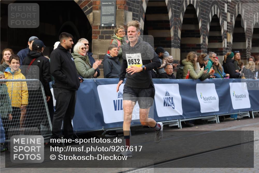 05.10.2025 - 20. swb-Marathon Bremen Strokosch-Dieckow http://msf.ph/oto/9267617 05.10.2025 11:09:05 Ziel 9632, 9798, 9815, 10315, 10458, 10784, 11379, 11437 meine-sportfotos.de