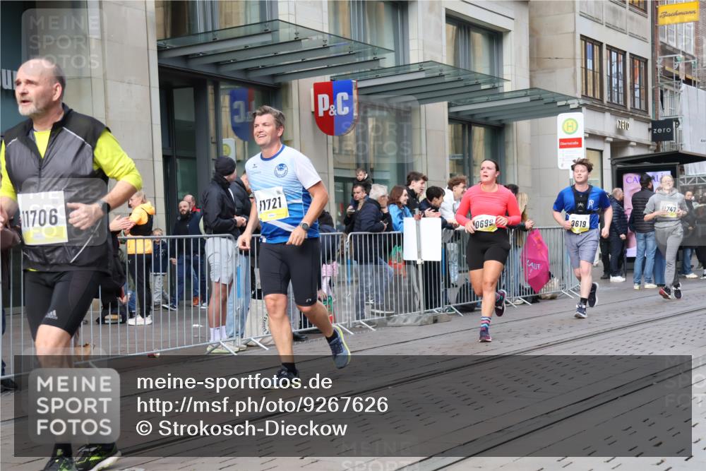 05.10.2025 - 20. swb-Marathon Bremen Strokosch-Dieckow http://msf.ph/oto/9267626 05.10.2025 11:06:13 Ziel 9178, 9357, 9619, 9764, 9998, 10239, 10498, 10611, 10640, 10699, 10732, 10912, 11027, 11143, 11195, 11233, 11270, 11324, 11365, 11485, 11565, 11605, 11706, 11721, 11746, 11747, 9178, 9357, 9619, 9764, 9998, 10239, 10498, 10611, 10640, 10699, 10732, 10912, 11027, 11143, 11195, 11270, 11324, 11365, 11565, 11605 meine-sportfotos.de