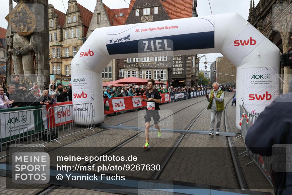05.10.2025 - 20. swb-Marathon Bremen Yannick Fuchs http://msf.ph/oto/9267630 05.10.2025 12:10:47 Ziel 15 meine-sportfotos.de