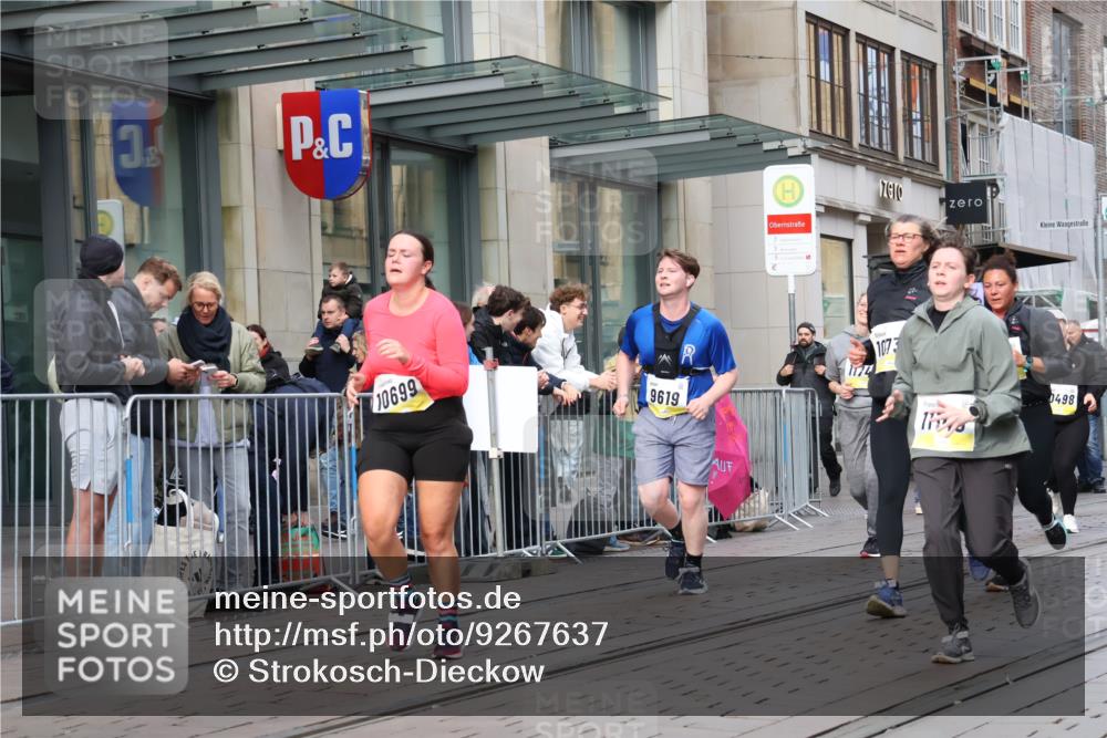 05.10.2025 - 20. swb-Marathon Bremen Strokosch-Dieckow http://msf.ph/oto/9267637 05.10.2025 11:06:14 Ziel 9178, 9357, 9619, 9764, 9998, 10239, 10498, 10611, 10640, 10699, 10732, 10747, 10748, 10912, 10937, 11027, 11143, 11195, 11233, 11270, 11324, 11365, 11485, 11565, 11605, 11706, 11721, 11746, 11747, 9178, 9357, 9619, 9764, 9998, 10239, 10498, 10611, 10640, 10699, 10732, 10747, 10748, 10912, 10937, 11027, 11143, 11195, 11270, 11324, 11365, 11565, 11605 meine-sportfotos.de
