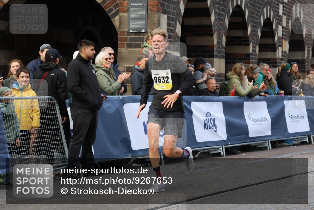 05.10.2025 - 20. swb-Marathon Bremen Strokosch-Dieckow http://msf.ph/oto/9267653 05.10.2025 11:09:05 Ziel 9632, 9798, 9815, 10315, 10458, 10784, 11379, 11437 meine-sportfotos.de