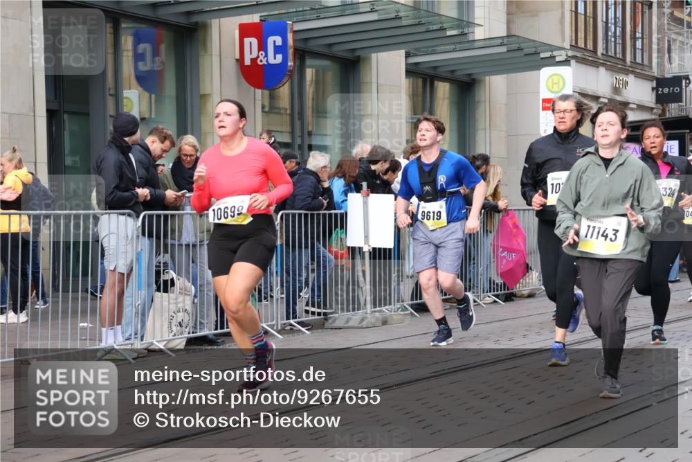 05.10.2025 - 20. swb-Marathon Bremen Strokosch-Dieckow http://msf.ph/oto/9267655 05.10.2025 11:06:15 Ziel 9178, 9357, 9619, 9764, 9998, 10001, 10239, 10498, 10611, 10640, 10699, 10732, 10747, 10748, 10912, 10937, 11027, 11143, 11195, 11233, 11270, 11324, 11365, 11485, 11565, 11605, 11706, 11721, 11746, 11747, 9178, 9357, 9619, 9764, 9998, 10001, 10239, 10498, 10611, 10640, 10699, 10732, 10747, 10748, 10912, 10937, 11027, 11143, 11195, 11270, 11324, 11365, 11565, 11605 meine-sportfotos.de