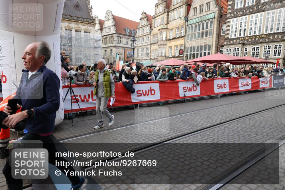 05.10.2025 - 20. swb-Marathon Bremen Yannick Fuchs http://msf.ph/oto/9267669 05.10.2025 10:52:06 Ziel 9683, 10380, 10581, 10625, 10817, 11080, 11136, 11273, 11325, 11394 meine-sportfotos.de