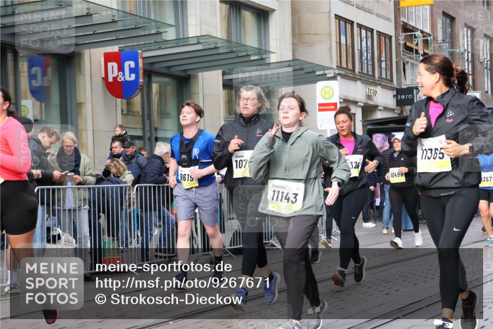05.10.2025 - 20. swb-Marathon Bremen Strokosch-Dieckow http://msf.ph/oto/9267671 05.10.2025 11:06:15 Ziel 9178, 9357, 9619, 9764, 9998, 10001, 10239, 10498, 10611, 10640, 10699, 10732, 10747, 10748, 10912, 10937, 11027, 11143, 11195, 11233, 11270, 11324, 11365, 11485, 11565, 11605, 11706, 11721, 11746, 11747, 9178, 9357, 9619, 9764, 9998, 10001, 10239, 10498, 10611, 10640, 10699, 10732, 10747, 10748, 10912, 10937, 11027, 11143, 11195, 11270, 11324, 11365, 11565, 11605 meine-sportfotos.de