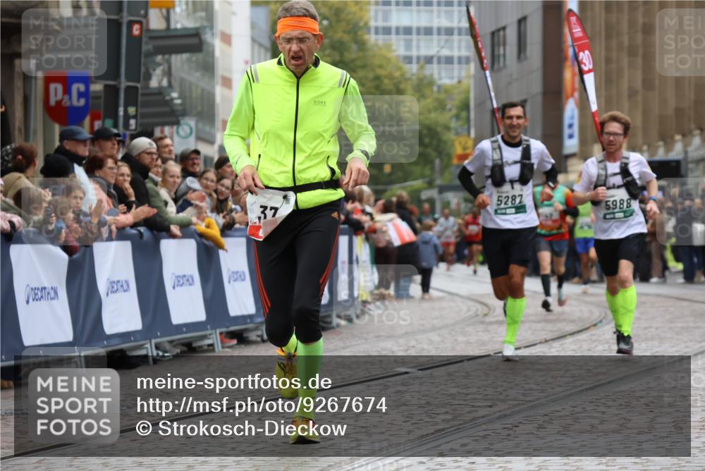 05.10.2025 - 20. swb-Marathon Bremen Strokosch-Dieckow http://msf.ph/oto/9267674 05.10.2025 12:59:50 Ziel 37, 377, 1476, 5287, 5988 meine-sportfotos.de