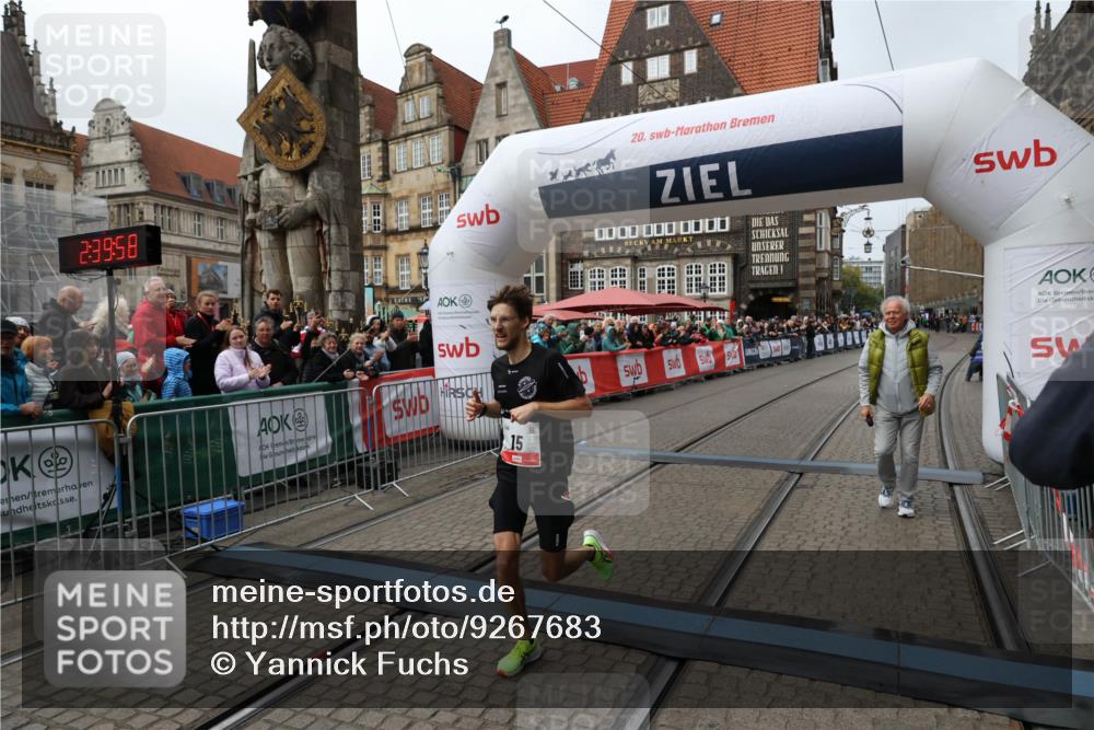 05.10.2025 - 20. swb-Marathon Bremen Yannick Fuchs http://msf.ph/oto/9267683 05.10.2025 12:10:47 Ziel 15 meine-sportfotos.de