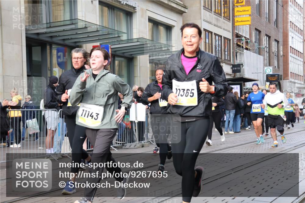 05.10.2025 - 20. swb-Marathon Bremen Strokosch-Dieckow http://msf.ph/oto/9267695 05.10.2025 11:06:16 Ziel 9178, 9357, 9619, 9764, 9998, 10001, 10148, 10168, 10239, 10498, 10611, 10640, 10699, 10732, 10747, 10748, 10912, 10937, 11027, 11143, 11195, 11270, 11324, 11365, 11485, 11565, 11605, 11706, 11721, 11746, 11747, 9178, 9357, 9619, 9764, 9998, 10001, 10148, 10168, 10239, 10498, 10611, 10640, 10699, 10732, 10747, 10748, 10912, 10937, 11027, 11143, 11195, 11270, 11324, 11365, 11565, 11605 meine-sportfotos.de