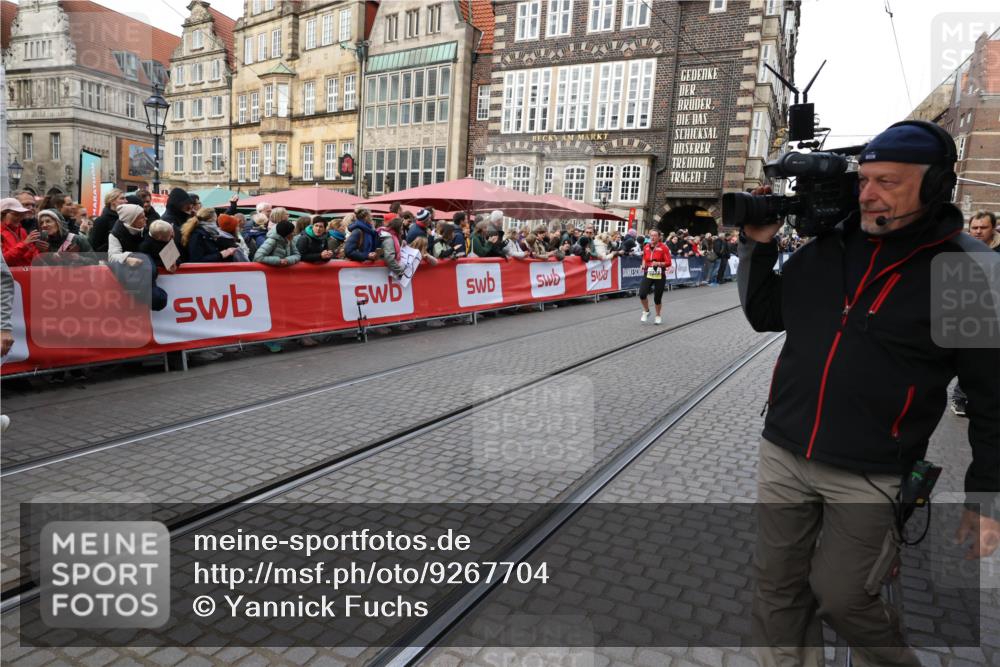 05.10.2025 - 20. swb-Marathon Bremen Yannick Fuchs http://msf.ph/oto/9267704 05.10.2025 10:52:06 Ziel 9683, 10380, 10581, 10625, 10817, 11080, 11136, 11273, 11325, 11394 meine-sportfotos.de