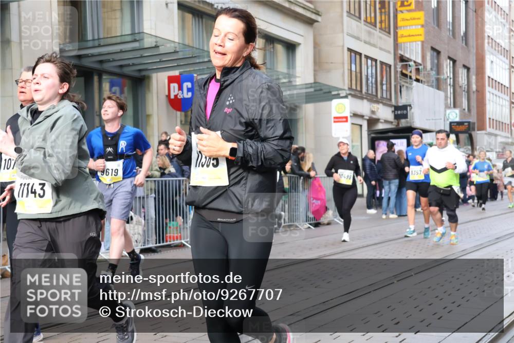 05.10.2025 - 20. swb-Marathon Bremen Strokosch-Dieckow http://msf.ph/oto/9267707 05.10.2025 11:06:16 Ziel 9178, 9357, 9619, 9764, 9998, 10001, 10148, 10168, 10239, 10498, 10611, 10640, 10699, 10732, 10747, 10748, 10912, 10937, 11027, 11143, 11195, 11270, 11324, 11365, 11485, 11565, 11605, 11706, 11721, 11746, 11747, 9178, 9357, 9619, 9764, 9998, 10001, 10148, 10168, 10239, 10498, 10611, 10640, 10699, 10732, 10747, 10748, 10912, 10937, 11027, 11143, 11195, 11270, 11324, 11365, 11565, 11605 meine-sportfotos.de