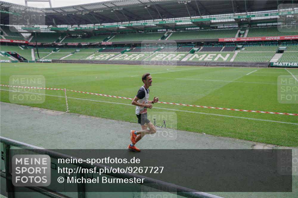 05.10.2025 - 20. swb-Marathon Bremen Michael Burmester http://msf.ph/oto/9267727 05.10.2025 12:33:14 Laufen im Stadion 121, 218, 307, 363, 369, 650, 664, 746, 850, 1070, 1372, 1494, 1617, 1889, 1913, 1928, 2000, 2033, 2267, 2682, 4251, 6957, 7259, 8582, 664, 908 meine-sportfotos.de
