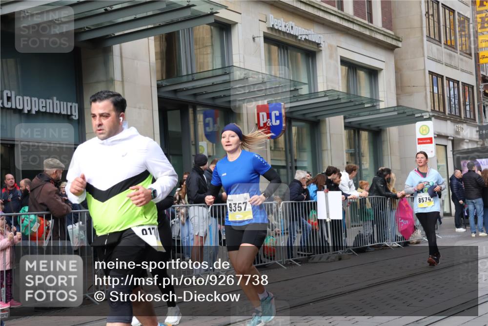 05.10.2025 - 20. swb-Marathon Bremen Strokosch-Dieckow http://msf.ph/oto/9267738 05.10.2025 11:06:19 Ziel 9178, 9321, 9357, 9605, 9619, 9764, 9826, 9998, 10001, 10148, 10168, 10239, 10498, 10580, 10699, 10732, 10747, 10748, 10912, 10937, 11027, 11143, 11195, 11270, 11324, 11355, 11365, 11389, 11414, 11497, 11565, 11605, 11706, 11721, 11746, 11747, 9178, 9321, 9357, 9605, 9619, 9764, 9826, 9998, 10001, 10148, 10168, 10239, 10498, 10580, 10699, 10732, 10747, 10748, 10912, 10937, 11027, 11143, 11195, 11270, 11324, 11355, 11365, 11389, 11414, 11497, 11565, 11605 meine-sportfotos.de