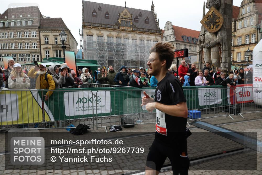 05.10.2025 - 20. swb-Marathon Bremen Yannick Fuchs http://msf.ph/oto/9267739 05.10.2025 12:10:48 Ziel 15 meine-sportfotos.de