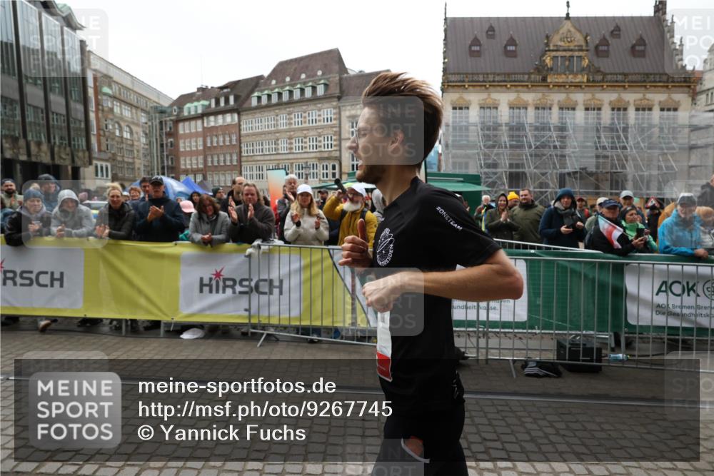 05.10.2025 - 20. swb-Marathon Bremen Yannick Fuchs http://msf.ph/oto/9267745 05.10.2025 12:10:48 Ziel 15 meine-sportfotos.de