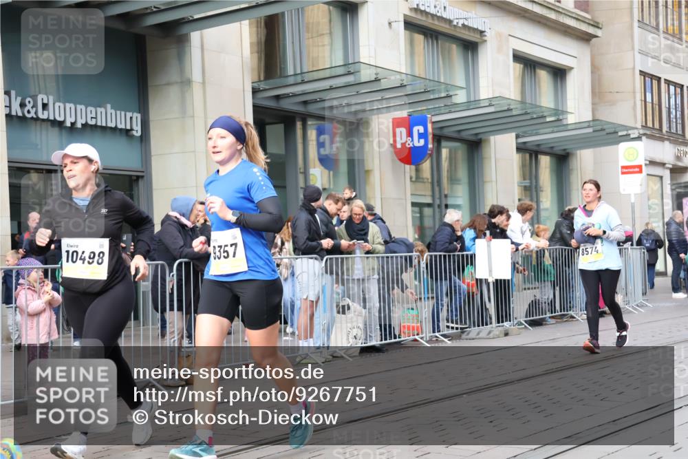 05.10.2025 - 20. swb-Marathon Bremen Strokosch-Dieckow http://msf.ph/oto/9267751 05.10.2025 11:06:20 Ziel 8574, 9178, 9321, 9357, 9605, 9619, 9764, 9826, 9942, 9998, 10001, 10148, 10168, 10239, 10498, 10580, 10699, 10732, 10747, 10748, 10912, 10937, 11027, 11143, 11270, 11324, 11355, 11365, 11389, 11414, 11497, 11565, 11605, 11706, 11721, 11746, 11747, 8574, 9178, 9321, 9357, 9605, 9619, 9764, 9826, 9942, 9998, 10001, 10148, 10168, 10239, 10498, 10580, 10699, 10732, 10747, 10748, 10912, 10937, 11027, 11143, 11270, 11324, 11355, 11365, 11389, 11414, 11497, 11565, 11605 meine-sportfotos.de