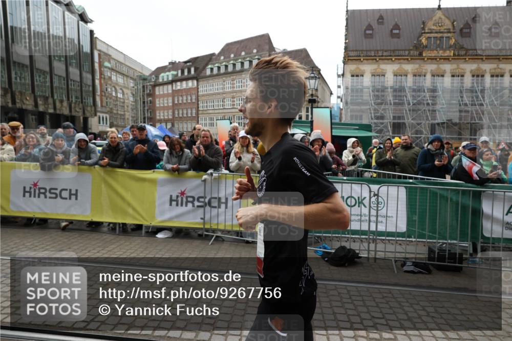 05.10.2025 - 20. swb-Marathon Bremen Yannick Fuchs http://msf.ph/oto/9267756 05.10.2025 12:10:48 Ziel 15 meine-sportfotos.de