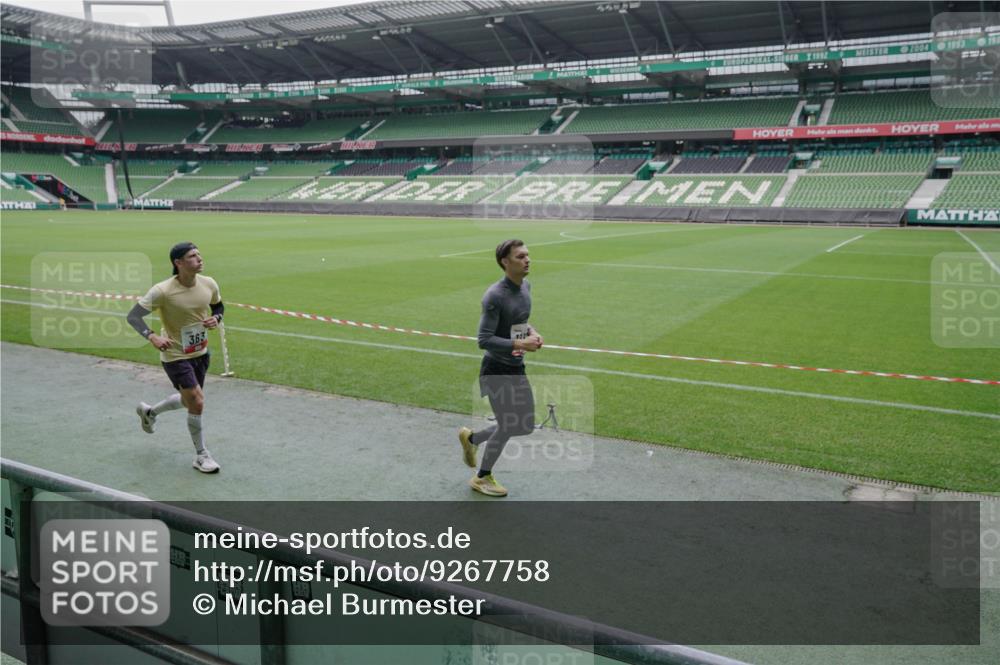 05.10.2025 - 20. swb-Marathon Bremen Michael Burmester http://msf.ph/oto/9267758 05.10.2025 12:33:19 Laufen im Stadion 121, 218, 307, 363, 369, 474, 746, 850, 900, 1070, 1360, 1372, 1494, 1617, 1889, 1913, 1928, 2000, 2033, 2267, 2682, 4251, 6957, 7259, 8582, 650, 664, 908 meine-sportfotos.de