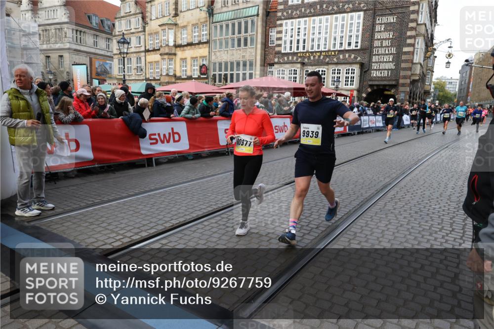 05.10.2025 - 20. swb-Marathon Bremen Yannick Fuchs http://msf.ph/oto/9267759 05.10.2025 10:52:12 Ziel 9226, 9683, 9939, 10977, 11273, 11325 meine-sportfotos.de