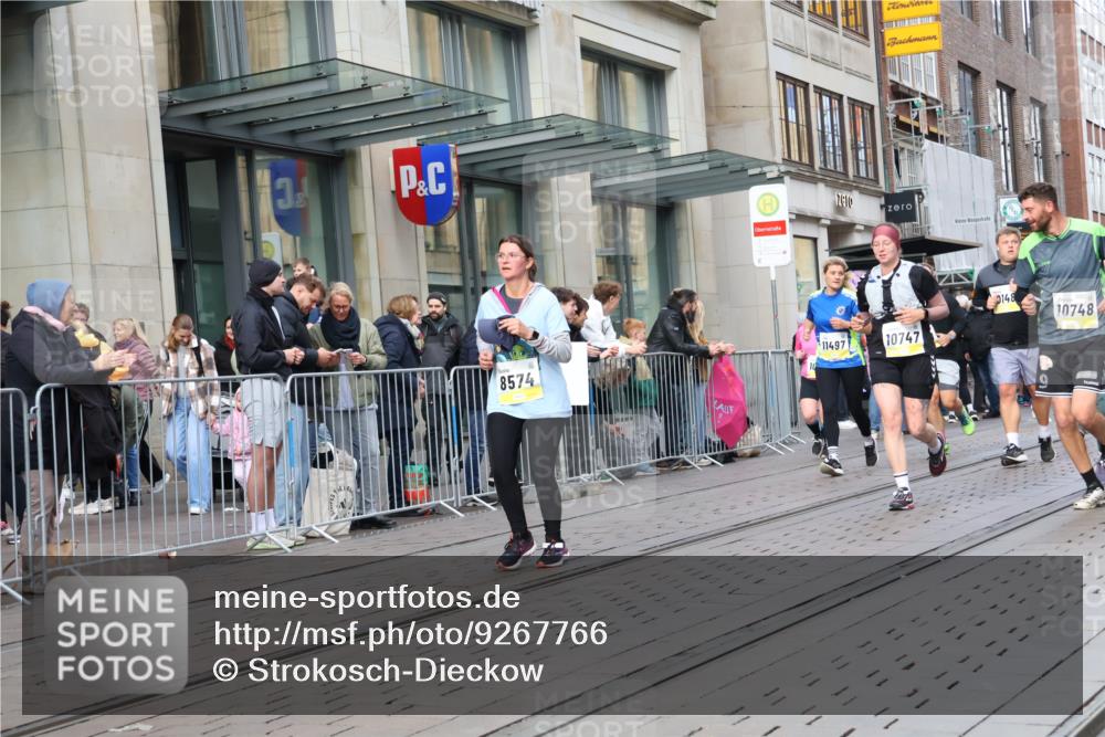 05.10.2025 - 20. swb-Marathon Bremen Strokosch-Dieckow http://msf.ph/oto/9267766 05.10.2025 11:06:21 Ziel 8574, 9178, 9321, 9357, 9605, 9619, 9826, 9942, 9998, 10001, 10148, 10168, 10239, 10498, 10580, 10699, 10732, 10747, 10748, 10912, 10937, 11027, 11143, 11270, 11324, 11355, 11365, 11389, 11414, 11497, 11565, 11605, 11706, 11721, 11746, 11747, 8574, 9178, 9321, 9357, 9605, 9619, 9826, 9942, 9998, 10001, 10148, 10168, 10239, 10498, 10580, 10699, 10732, 10747, 10748, 10912, 10937, 11027, 11143, 11270, 11324, 11355, 11365, 11389, 11414, 11497, 11565, 11605 meine-sportfotos.de