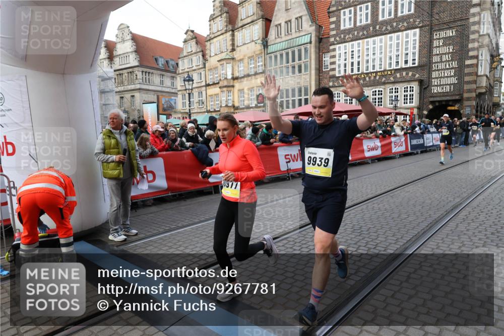 05.10.2025 - 20. swb-Marathon Bremen Yannick Fuchs http://msf.ph/oto/9267781 05.10.2025 10:52:12 Ziel 9226, 9683, 9939, 10977, 11273, 11325 meine-sportfotos.de