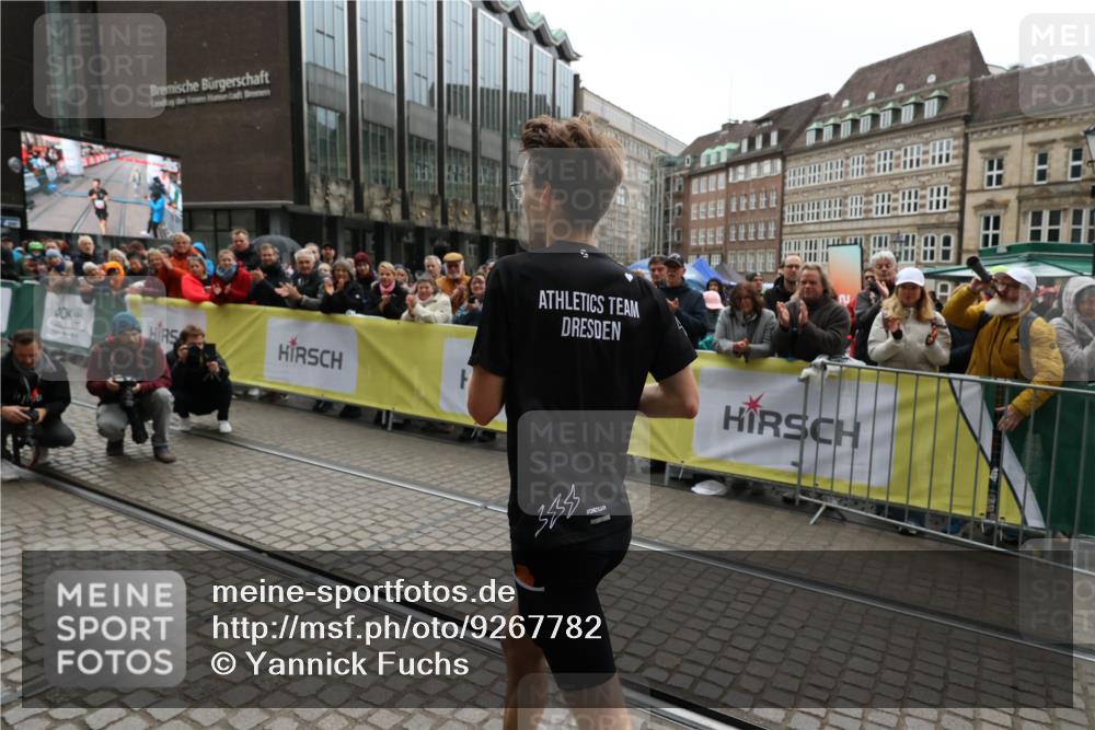 05.10.2025 - 20. swb-Marathon Bremen Yannick Fuchs http://msf.ph/oto/9267782 05.10.2025 12:10:49 Ziel 15 meine-sportfotos.de