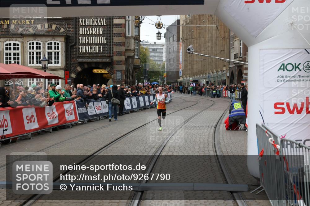 05.10.2025 - 20. swb-Marathon Bremen Yannick Fuchs http://msf.ph/oto/9267790 05.10.2025 12:12:28 Ziel 49 meine-sportfotos.de