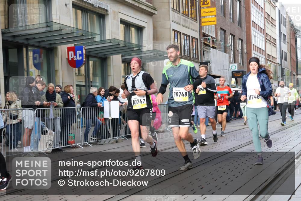05.10.2025 - 20. swb-Marathon Bremen Strokosch-Dieckow http://msf.ph/oto/9267809 05.10.2025 11:06:23 Ziel 8574, 9178, 9321, 9357, 9605, 9619, 9826, 9942, 9976, 10001, 10148, 10168, 10239, 10498, 10580, 10699, 10732, 10747, 10748, 10937, 11027, 11143, 11270, 11324, 11355, 11389, 11414, 11497, 11565, 11605, 11706, 11721, 11746, 11747, 8574, 9178, 9321, 9357, 9605, 9619, 9826, 9942, 9976, 10001, 10148, 10168, 10239, 10498, 10580, 10699, 10732, 10747, 10748, 10937, 11027, 11143, 11270, 11324, 11355, 11389, 11414, 11497, 11565, 11605 meine-sportfotos.de