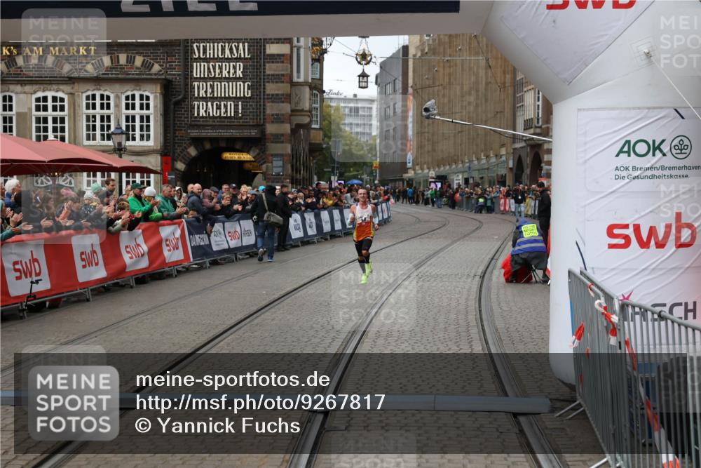 05.10.2025 - 20. swb-Marathon Bremen Yannick Fuchs http://msf.ph/oto/9267817 05.10.2025 12:12:28 Ziel 49 meine-sportfotos.de