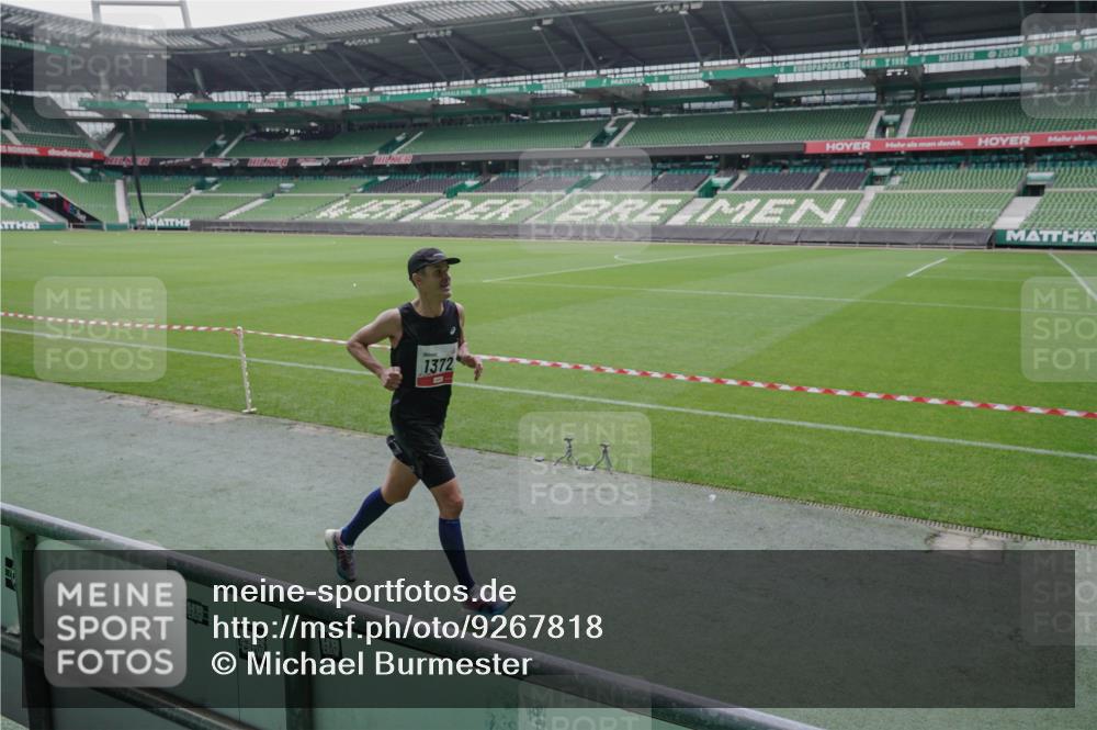 05.10.2025 - 20. swb-Marathon Bremen Michael Burmester http://msf.ph/oto/9267818 05.10.2025 12:33:24 Laufen im Stadion 121, 218, 307, 363, 369, 474, 746, 850, 900, 1070, 1360, 1372, 1494, 1617, 1889, 1913, 1928, 2000, 2033, 2267, 2682, 4251, 6957, 7259, 8582, 650, 664, 908 meine-sportfotos.de