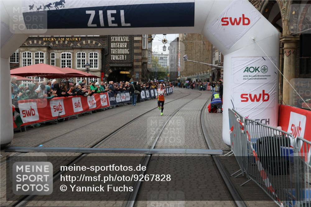 05.10.2025 - 20. swb-Marathon Bremen Yannick Fuchs http://msf.ph/oto/9267828 05.10.2025 12:12:28 Ziel 49 meine-sportfotos.de