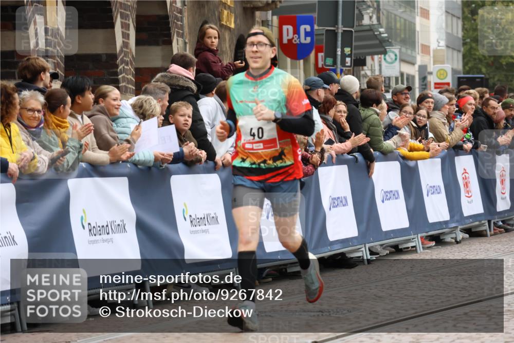 05.10.2025 - 20. swb-Marathon Bremen Strokosch-Dieckow http://msf.ph/oto/9267842 05.10.2025 12:59:58 Ziel 40, 689, 2186, 8351 meine-sportfotos.de