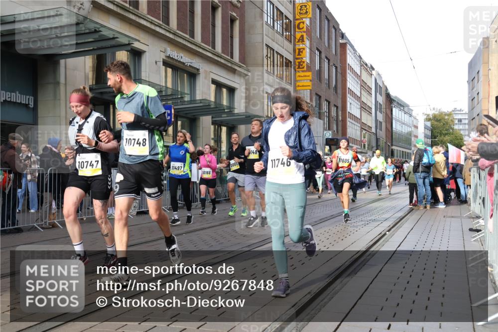 05.10.2025 - 20. swb-Marathon Bremen Strokosch-Dieckow http://msf.ph/oto/9267848 05.10.2025 11:06:24 Ziel 8574, 9178, 9321, 9357, 9605, 9619, 9826, 9942, 9976, 10001, 10148, 10168, 10239, 10498, 10580, 10699, 10732, 10747, 10748, 10937, 11027, 11324, 11355, 11389, 11414, 11497, 11565, 11605, 11706, 11721, 11746, 11747, 8574, 9178, 9321, 9357, 9605, 9619, 9826, 9942, 9976, 10001, 10148, 10168, 10239, 10498, 10580, 10699, 10732, 10747, 10748, 10937, 11027, 11324, 11355, 11389, 11414, 11497, 11565, 11605 meine-sportfotos.de