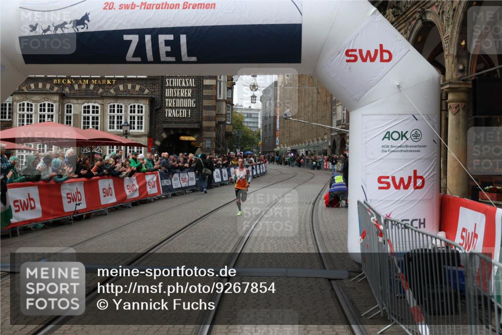 05.10.2025 - 20. swb-Marathon Bremen Yannick Fuchs http://msf.ph/oto/9267854 05.10.2025 12:12:28 Ziel 49 meine-sportfotos.de