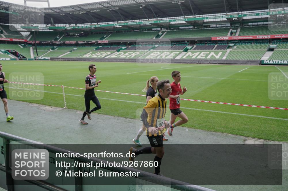 05.10.2025 - 20. swb-Marathon Bremen Michael Burmester http://msf.ph/oto/9267860 05.10.2025 12:33:32 Laufen im Stadion 121, 218, 307, 363, 369, 474, 746, 850, 900, 1070, 1360, 1372, 1494, 1617, 1889, 1913, 1928, 2000, 2267, 2682, 4251, 5640, 6957, 7259, 8550, 8582, 9046, 650, 664, 908, 2033, 2682 meine-sportfotos.de