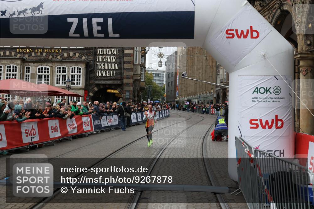 05.10.2025 - 20. swb-Marathon Bremen Yannick Fuchs http://msf.ph/oto/9267878 05.10.2025 12:12:28 Ziel 49 meine-sportfotos.de