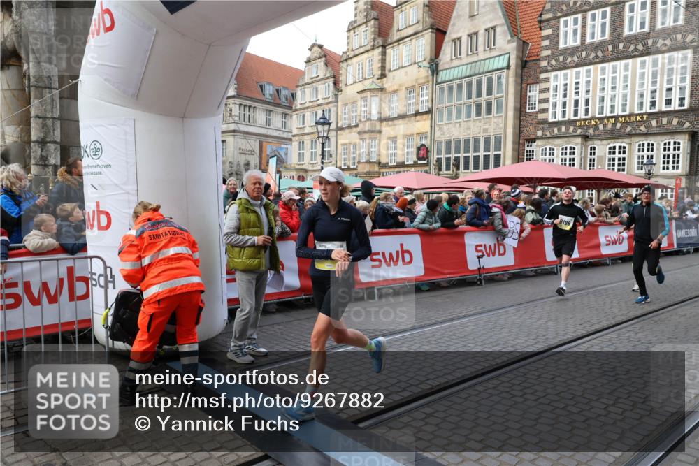 05.10.2025 - 20. swb-Marathon Bremen Yannick Fuchs http://msf.ph/oto/9267882 05.10.2025 10:52:16 Ziel 9196, 9226, 9852, 9939, 10240, 10438, 10668, 10727, 10977, 11273, 11641 meine-sportfotos.de