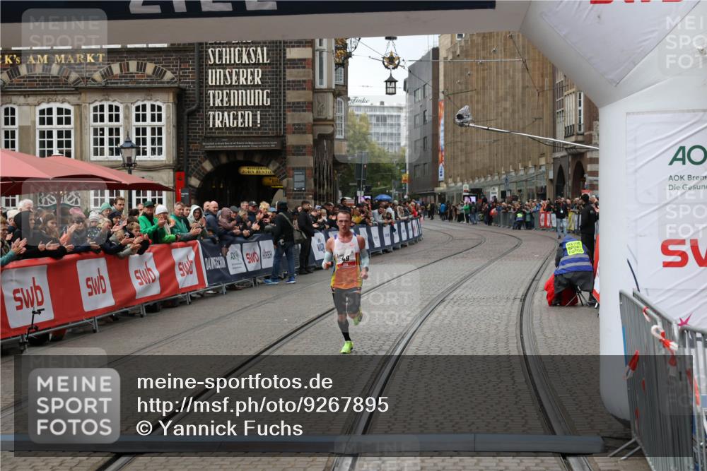 05.10.2025 - 20. swb-Marathon Bremen Yannick Fuchs http://msf.ph/oto/9267895 05.10.2025 12:12:29 Ziel 49 meine-sportfotos.de